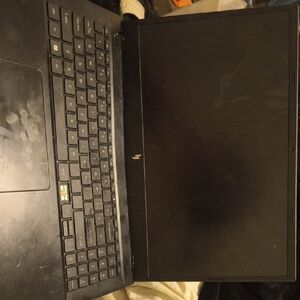 Sleek Gaming Laptop (BROKEN MONITOR)